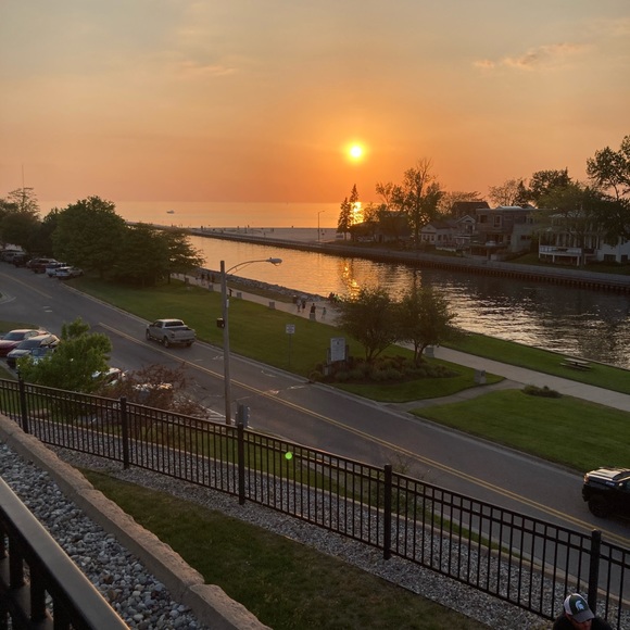 Meet your Posher, Amela - Picture 1 of 1